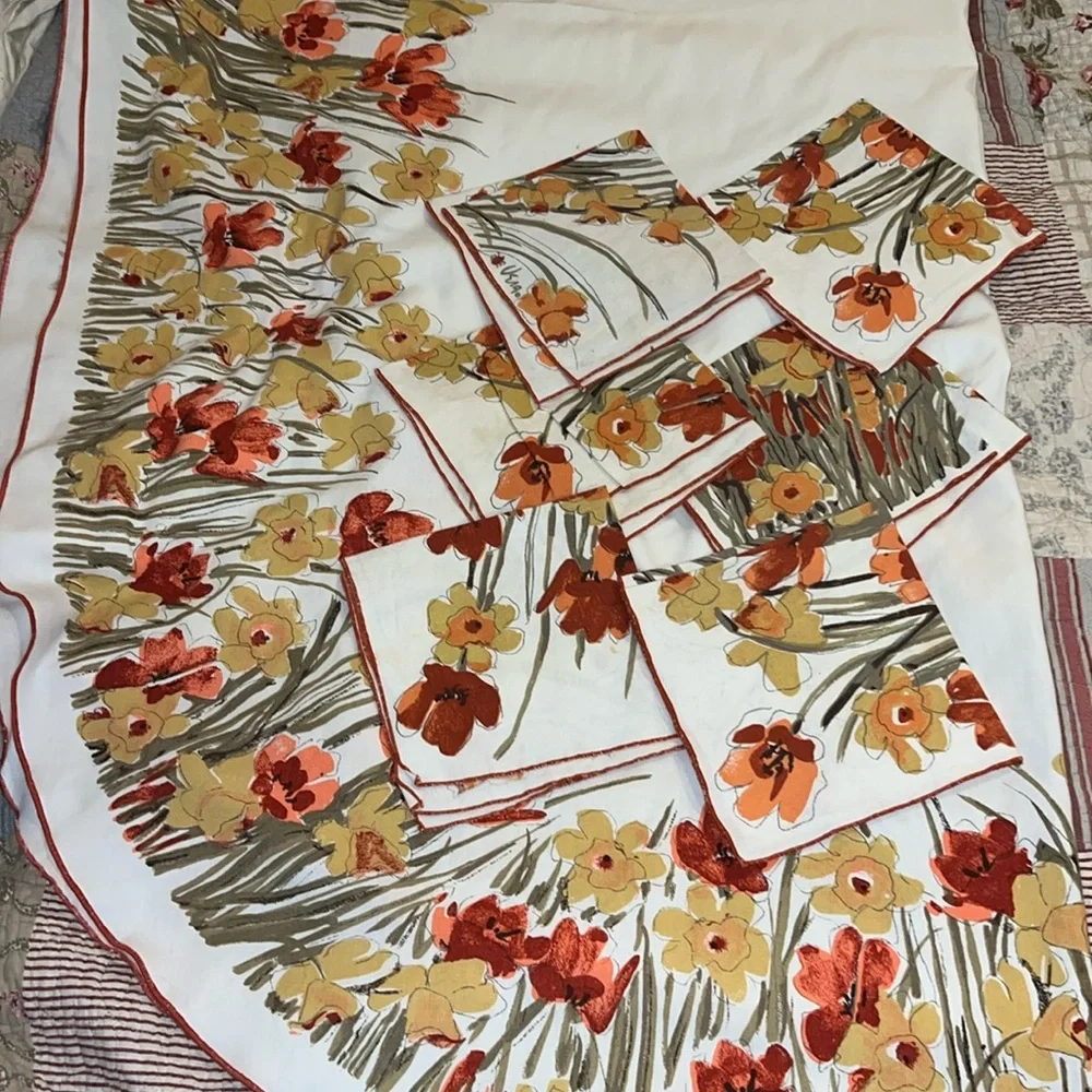 Vintage Vera Neumann ladybug tablecloth & 6 napkins oblong 84” x 60”
